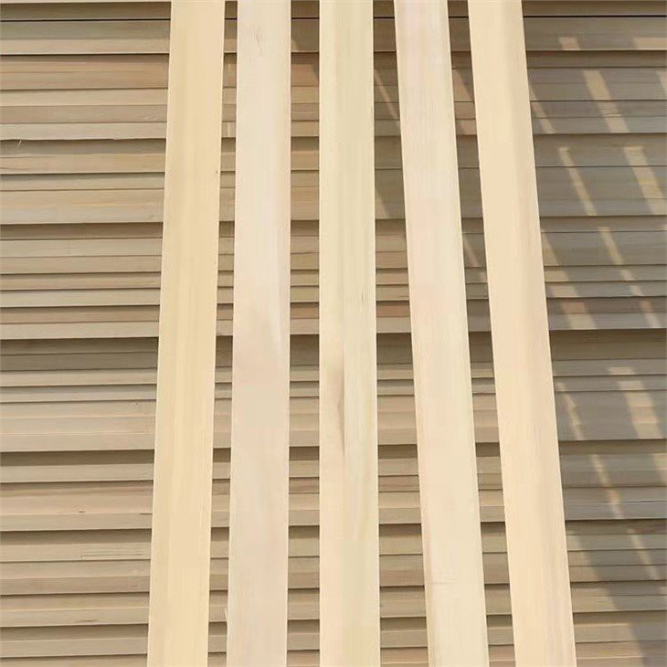 (4)